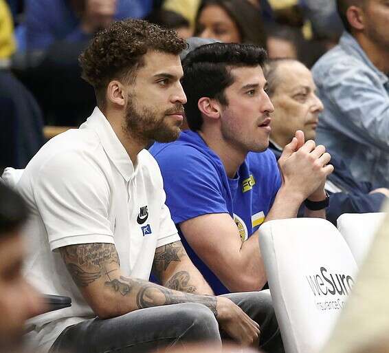 ווילבקין ודיברתולומיאו הפצועים, על הספסל // צילום: אלן שיבר